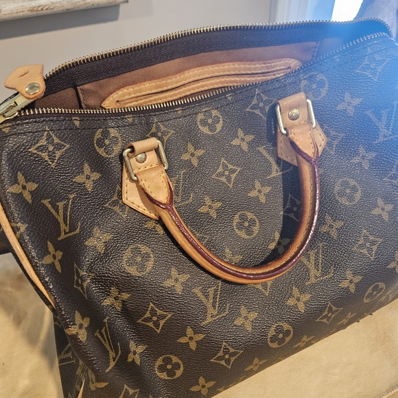Louis Vuitton Speedy Monogram Canvas Handbag - Picture 7 of 9